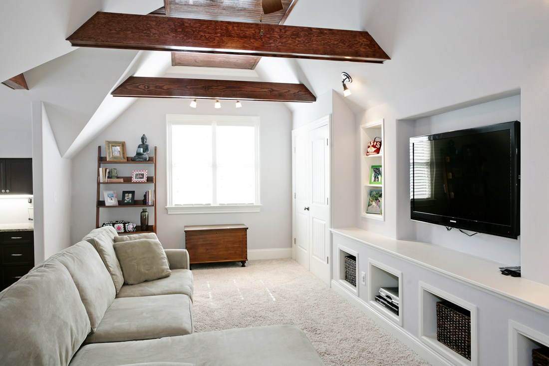 Minimalist Bonus Room