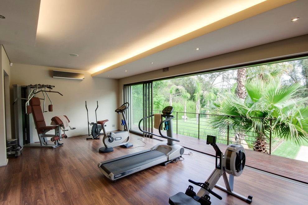 Shiny and Airy Home Gym Shiny and Airy Home Gym